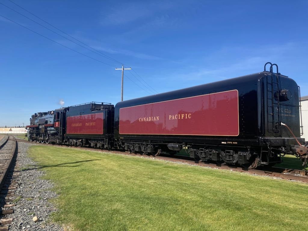 FSPX #4219 aux tender in use on the CPKC Final Spike Tour